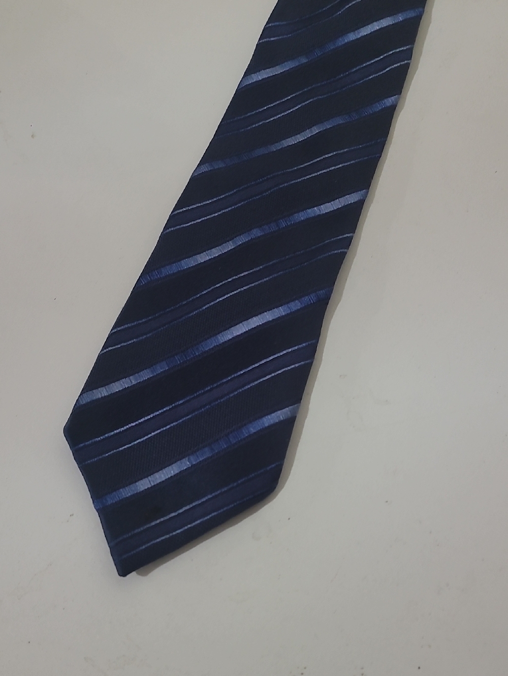 Saks Fifth Avenue Slim Dark Navy Silk Tie with Light Blue Diagonal Stripes EUC